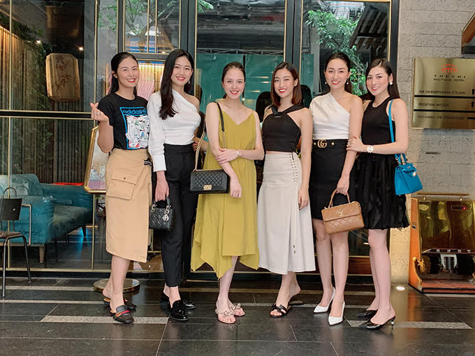 Nhiá»u ngÆ°á»i Äáº¹p gá»m: Hoa háº­u Ngá»c HÃ¢n, Äá» Má»¹ Linh vÃ  cÃ¡c Ã háº­u TÃº Anh, Thanh TÃº vÃ  TrÃ  My tá»¥ táº­p má»«ng sinh nháº­t HoÃ ng Anh. ChÃºc HoÃ ng Anh tuá»i má»i thÃªm niá»m vui má»i to ÄÃ¹ng, Hoa háº­u Viá»t Nam 2010 viáº¿t.