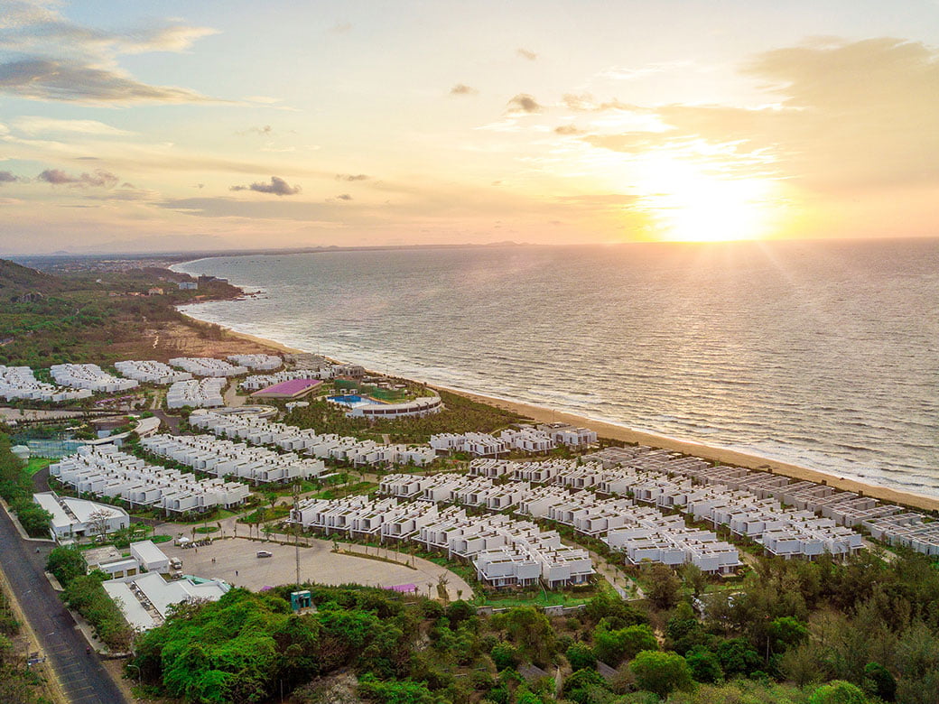 Oceanami Villas & Beach Club có vị trí tuyệt đẹp hướng biển