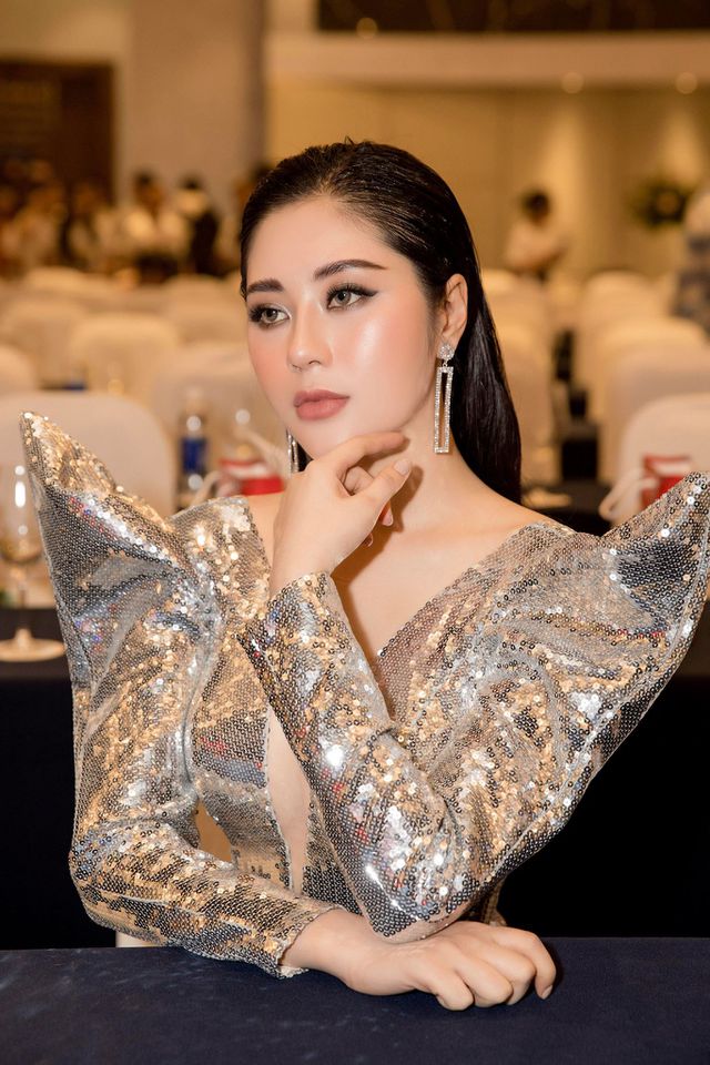 Tô Diệp Hà đẹp quyến rũ tới chúc mừng Chu Bin - 4 Tô Diệp Hà đẹp quyến rũ tới chúc mừng Chu Bin - 4