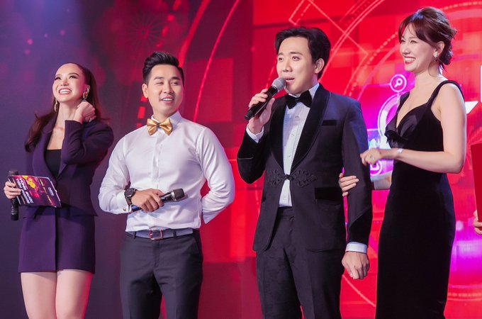 Vợ chồng Trấn Thành - Hari Won là khách mời trong tiệc tất niên của gia đình chồng Tăng Thanh Hà.