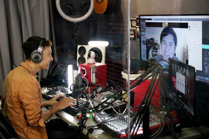 hoc-am-nhac-online-hoc-hat-hoc-nhac-tuong-tac-truc-tiep-tu-xa-adam-muzic-03