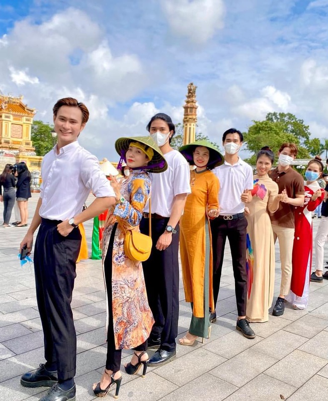 Điểm nhấn áo dài Huế tại Liên hoan Phim Việt Nam XXII - 8
