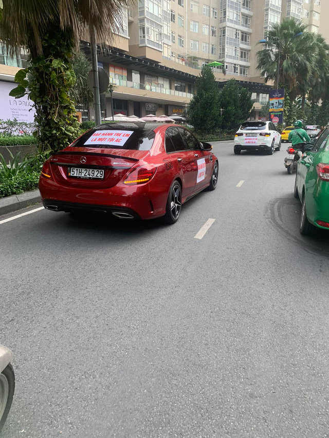 Dàn siêu xe đi quanh chung cư bé gái 8 tuổi, lan tỏa dòng thông điệp mạnh mẽ - Ảnh 4. Dàn siêu xe đi quanh chung cư bé gái 8 tuổi, lan tỏa dòng thông điệp mạnh mẽ - Ảnh 4.