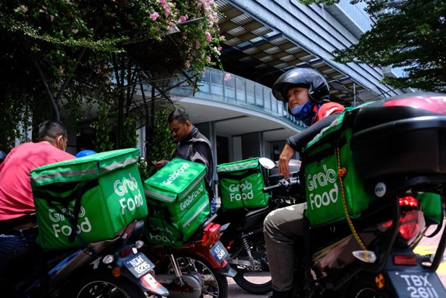 Sẽ không dễ để Toss vượt qua Grab hay GoTo tại sân nhà Đông Nam Á. Ảnh: Forbes. Sẽ không dễ để Toss vượt qua Grab hay GoTo tại "sân nhà" Đông Nam Á. Ảnh: Forbes.