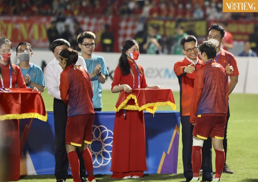 Phó Thủ tướng Vũ Đức Đam: ‘Hãy gọi tuyển nữ VN là nữ chiến binh sao vàng’ ảnh 2