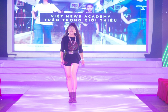 Nghệ nhân kim hoàn quốc gia Hồ Thanh Hương thay đổi phong cách tại Tuần lễ thời trang “Cửu Long Fashion Week 2022” - 7