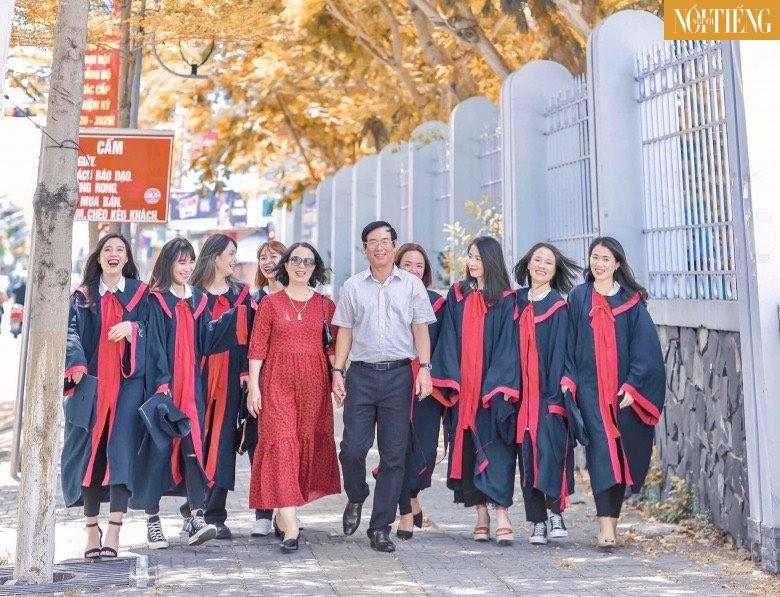 Gia đình ở Quảng Trị có 8 cô con gái 2 thạc sĩ, 6 cử nhân