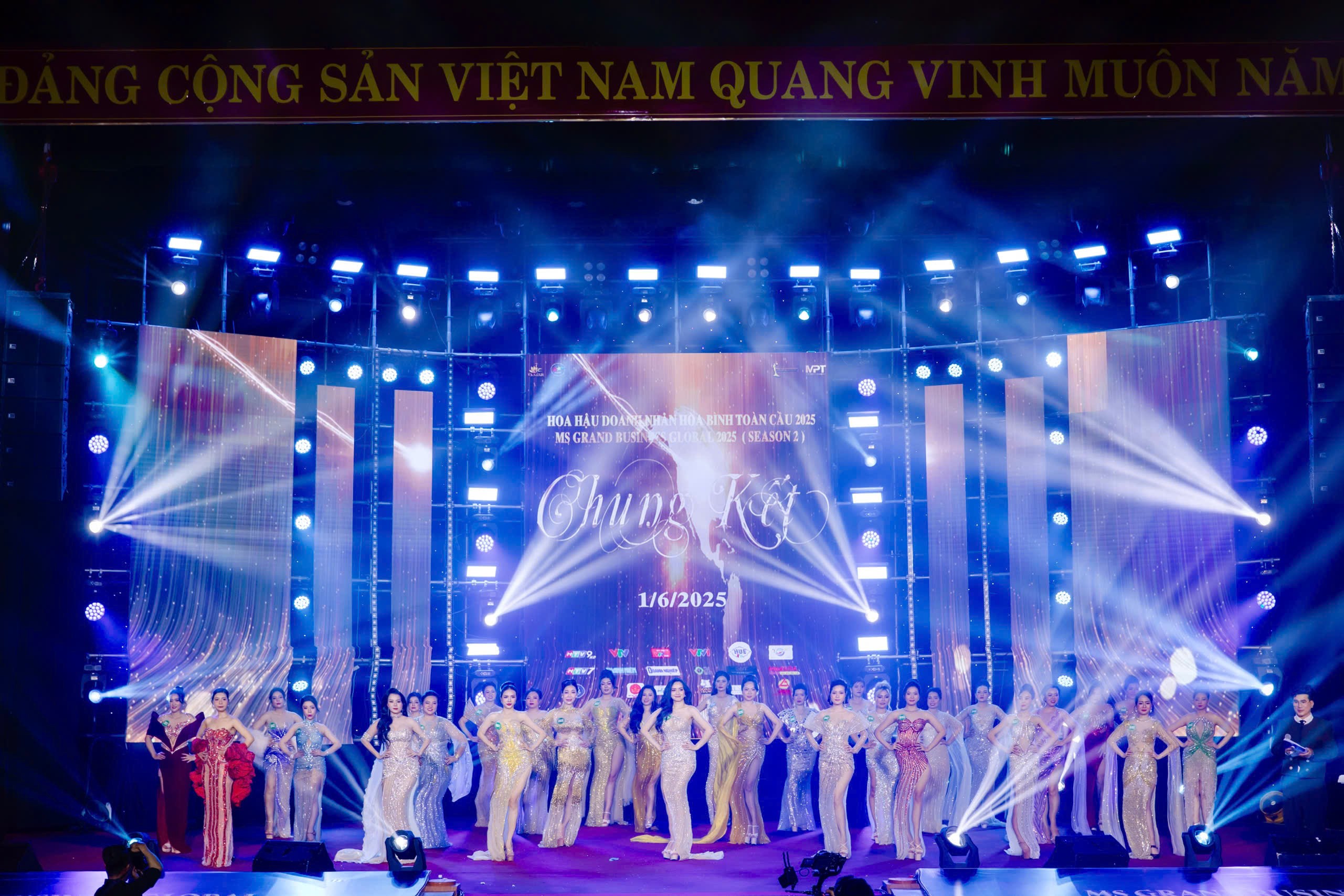 hoa-hau-dai-su-doanh-nhan-hoa-binh-toan-cau-4-1748926329.jpg