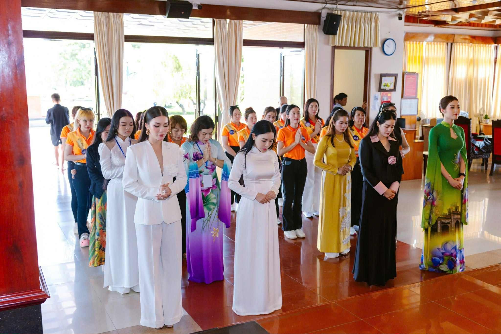 hoa-hau-doanh-nhan-sieu-quoc-gia-2025-10-1748946109.jpg
