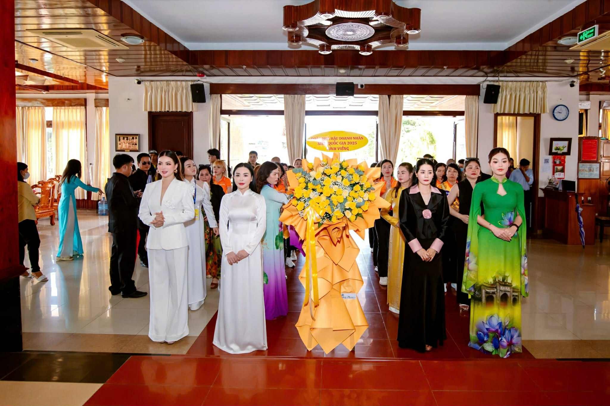 hoa-hau-doanh-nhan-sieu-quoc-gia-2025-3-1748946109.jpg