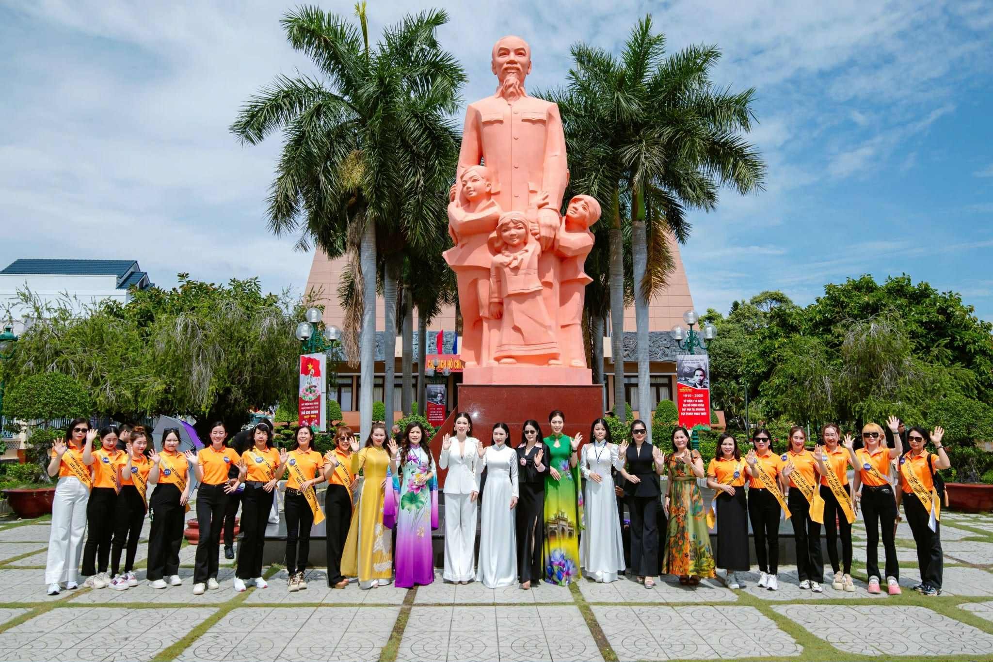 hoa-hau-doanh-nhan-sieu-quoc-gia-2025-4-1748946109.jpg