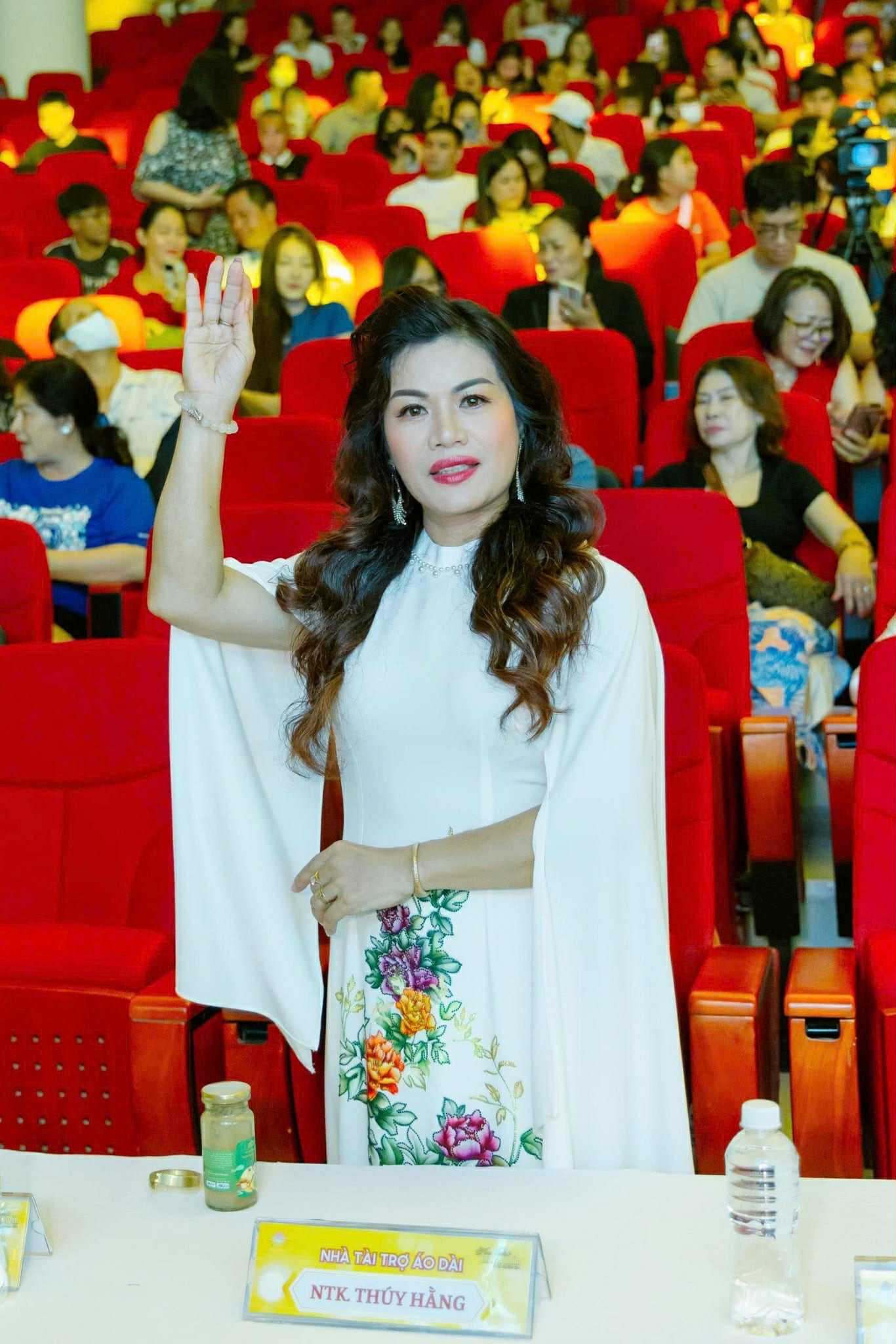 ntk-thuy-hang-ao-dai-hang-nga-5-1749693112.jpg