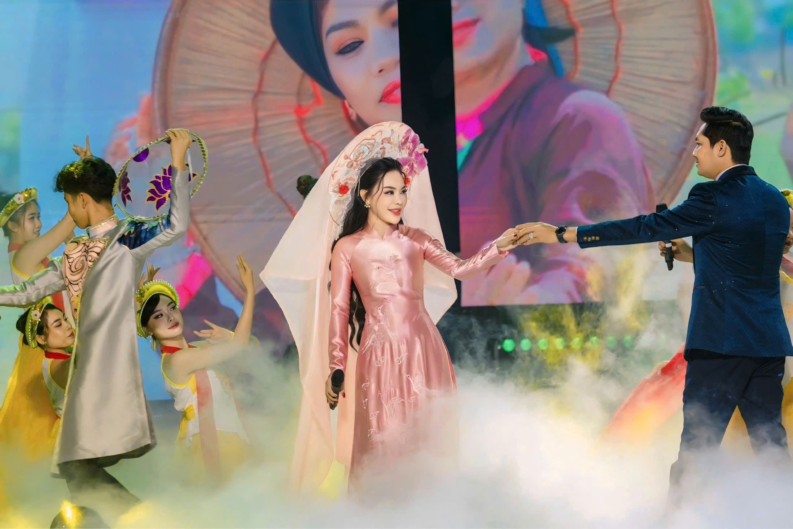 hoa-hau-vu-ngoc-anh-3-1749793760.jpg