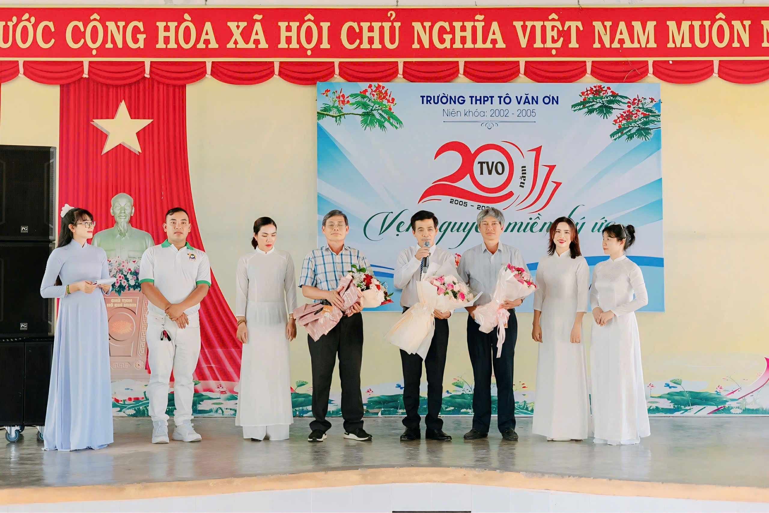 truong-thpt-to-van-on-7-1752154193.jpg