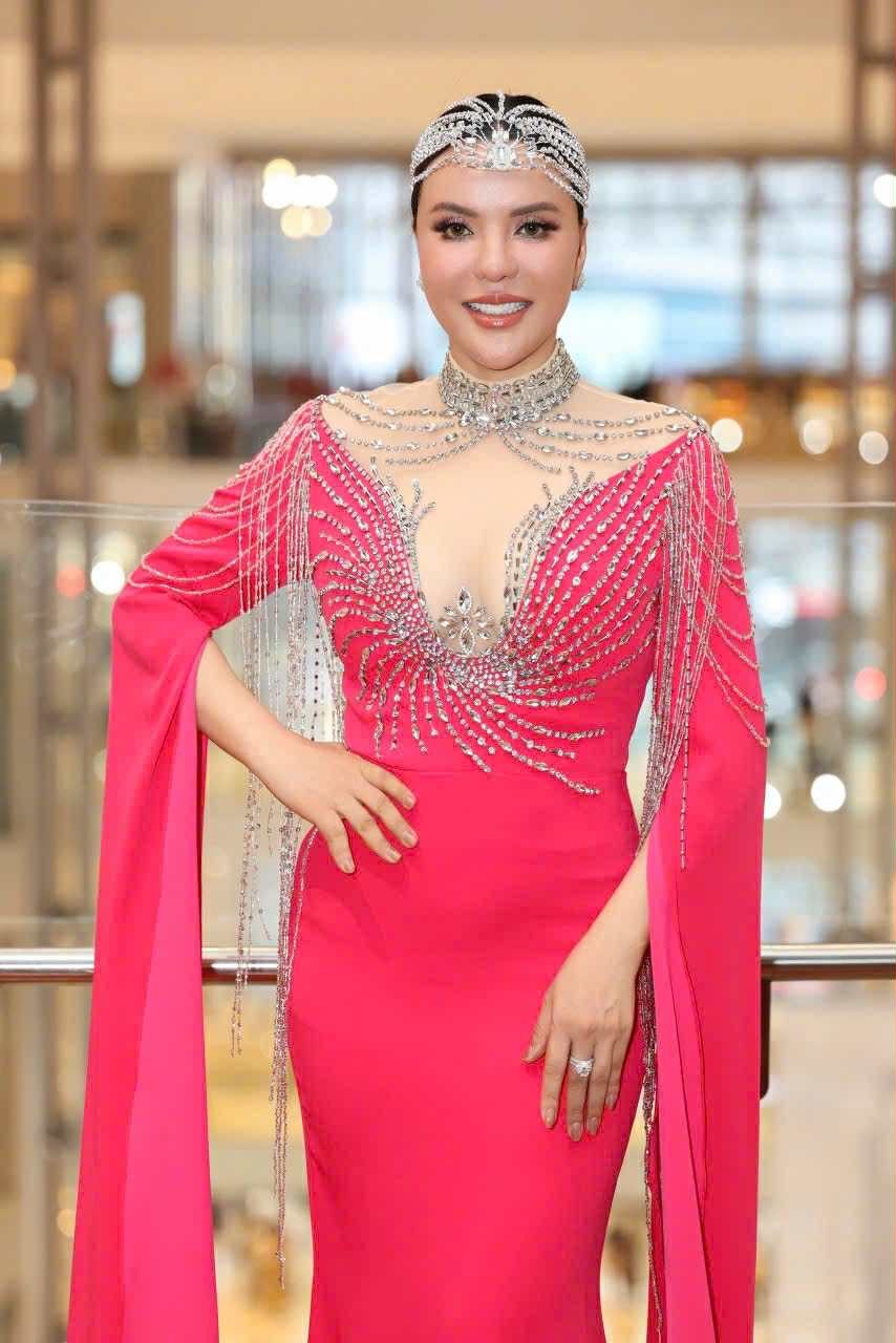 miss-business-world-beauty-8-1753673830.jpg