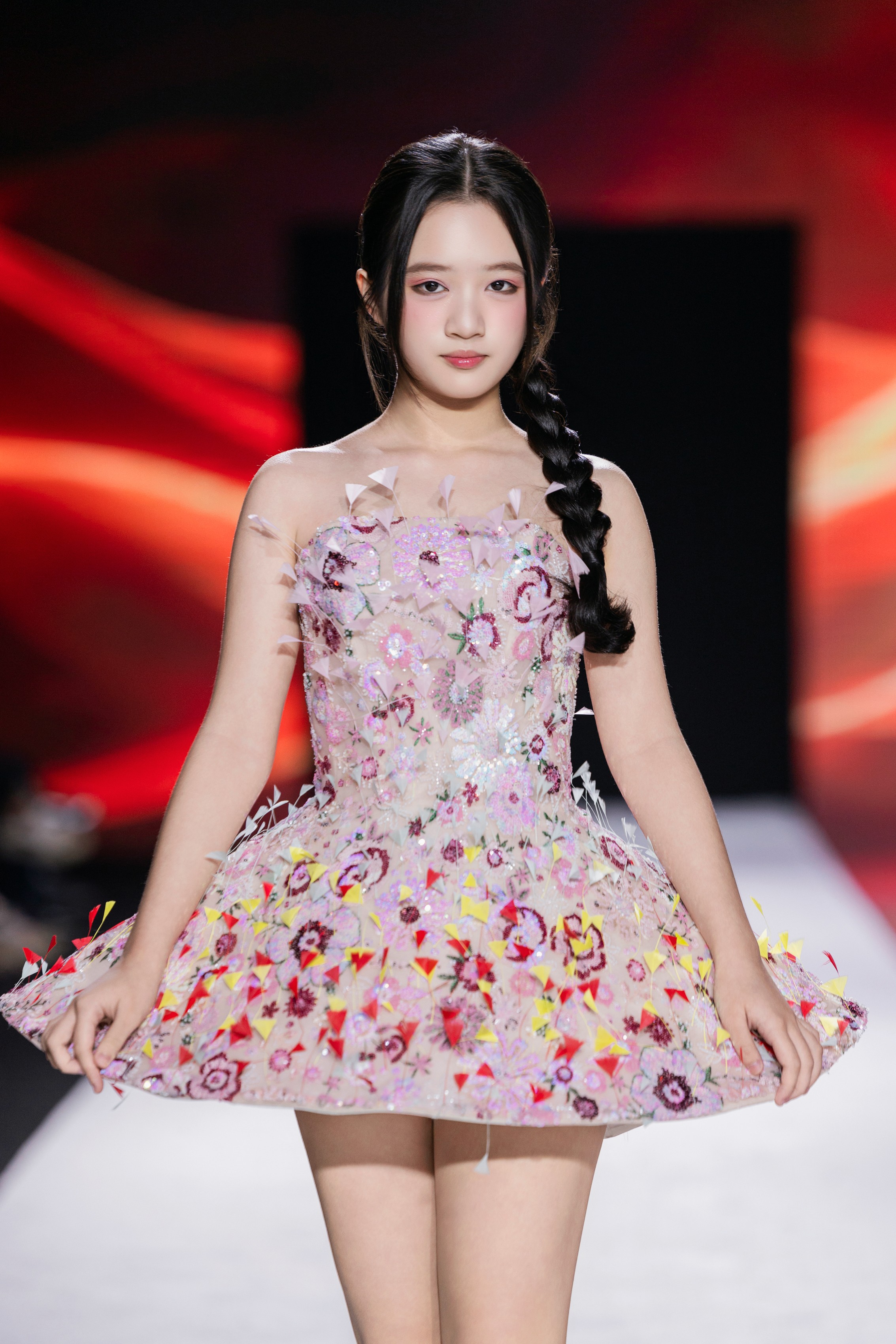 moi-chi-tiet-trong-trang-phuc-cua-cuong-nguyen-deu-duoc-cheryl-duong-the-hien-day-tinh-te-va-cuon-hut-1786595521.jpeg