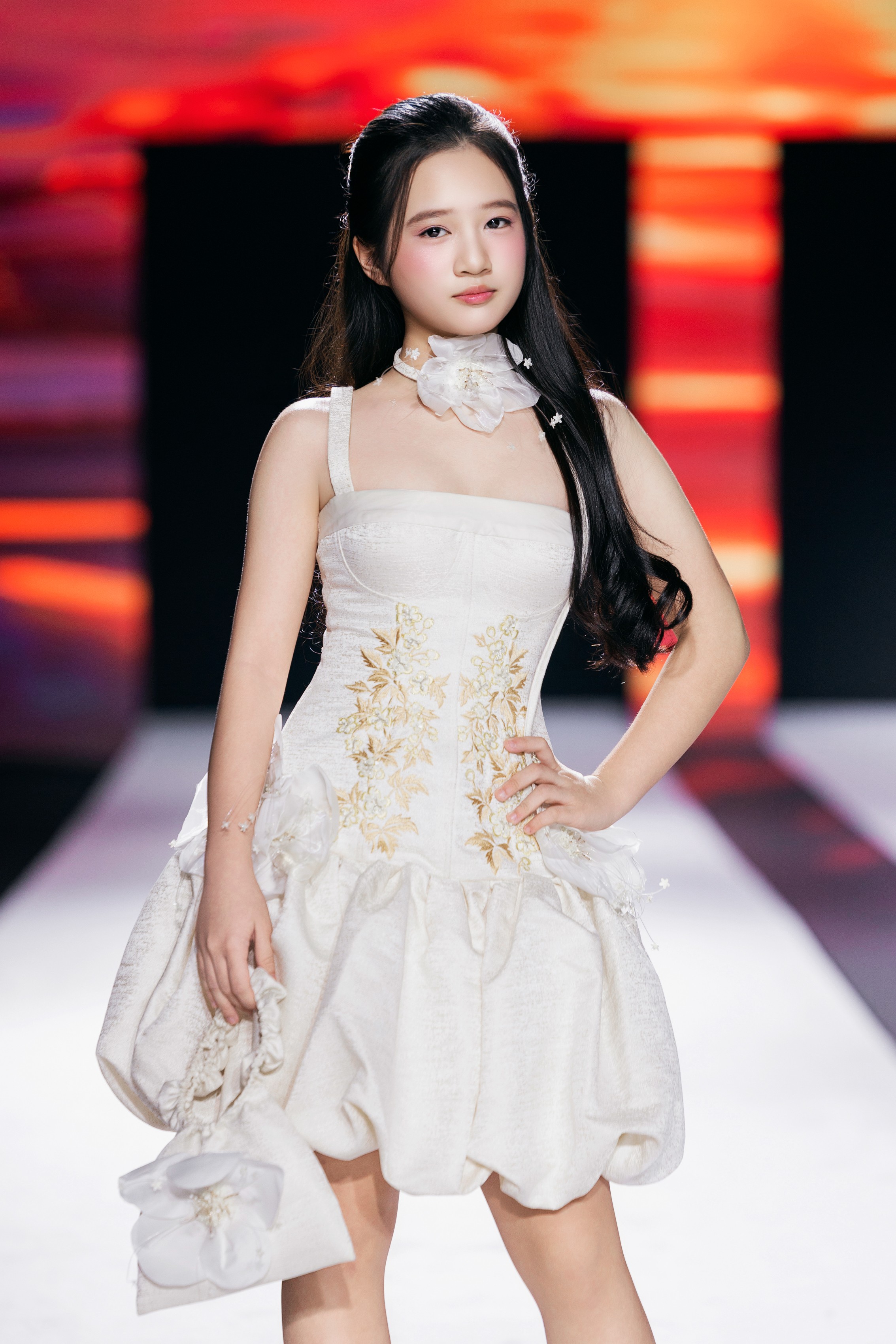 thiet-ke-mang-dau-an-rieng-cua-nha-lyly-giup-cheryl-duong-tro-nen-noi-bat-va-khac-biet-trong-tung-khoanh-khac-1786595514.jpeg