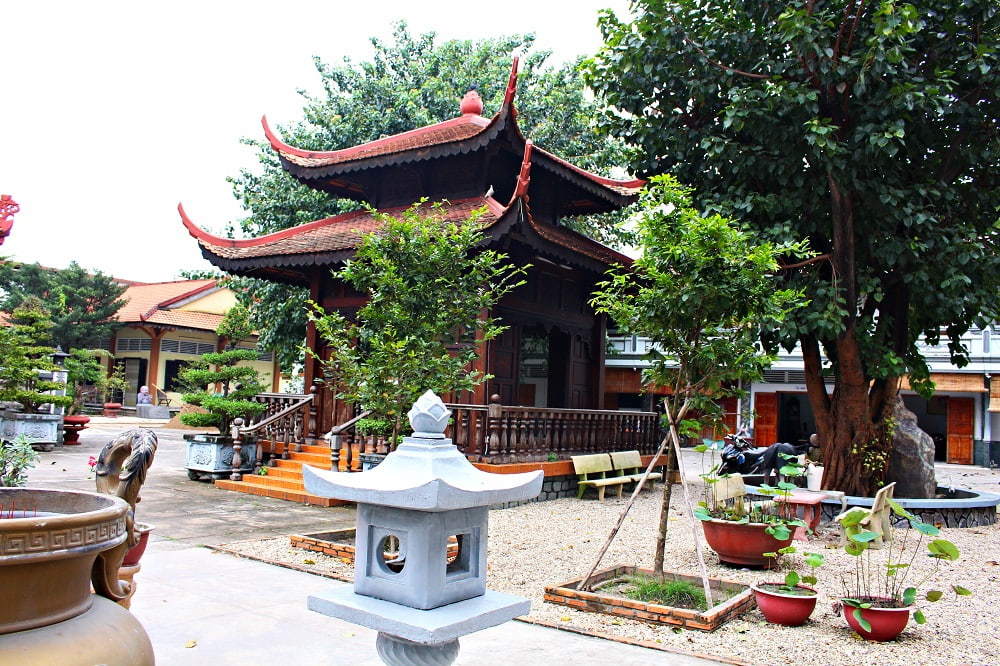 Chuyện về gia đình Sài Gòn cúng toàn bộ điền sản để xây chùa