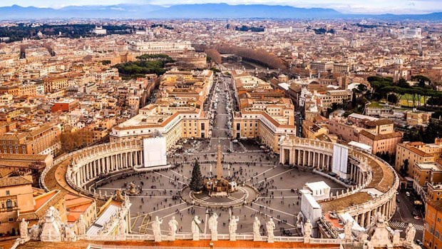 với dân số vỏn vẹn chỉ khoảng 1.000 người, Thành Vatican cũng là quốc gia có dân số ít nhất thế giới. Ảnh: CNN.