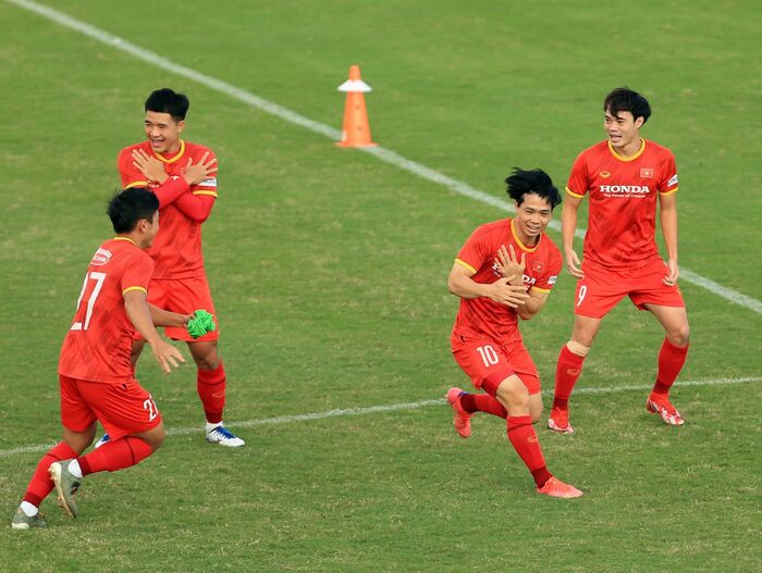 Ông Park công bố danh sách tuyển Việt Nam đấu Trung Quốc: Công Phượng có tên! Ảnh 2