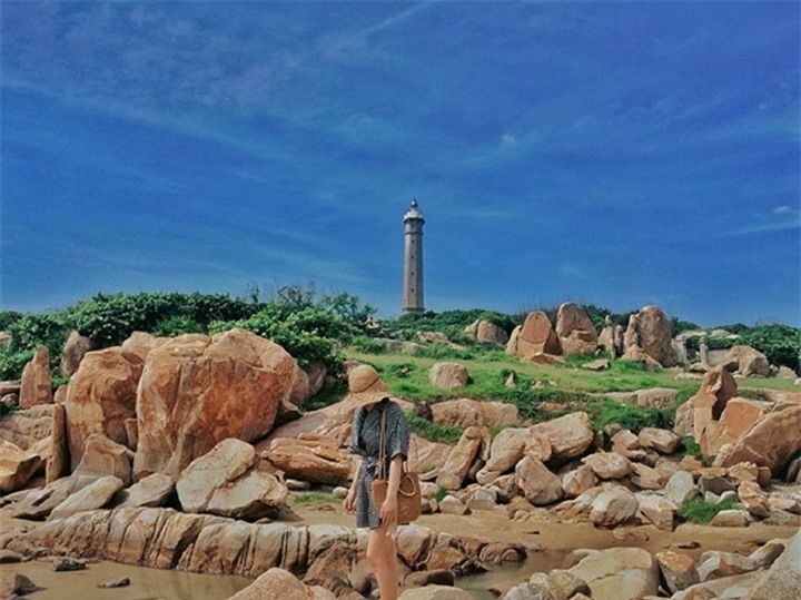 Ngọn hải đăng cổ nhất Đông Nam Á lặng lẽ nằm giữa hòn đảo ở Bình Thuận - 8