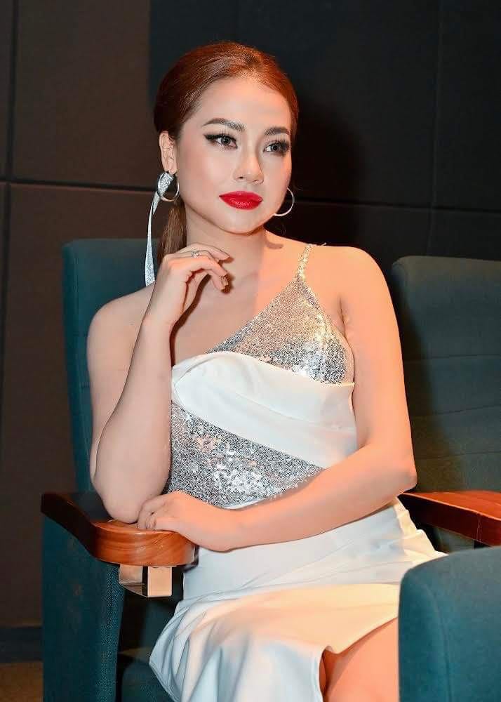 Lina Nguyen 12