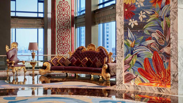 Khách sạn 6 sao lộng lẫy như ‘cung điện’ ở Sài Gòn: Giá 300 triệu/đêm, nội thất vương giả mạ vàng tinh xảo, nền nhà bằng đá khổng tước quý hiếm – Ảnh 11.