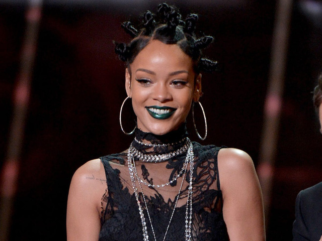 Đây là cách Rihanna gây dựng khối tài sản trị giá 1,7 tỷ USD để trở thành nữ ca sĩ - nhạc sĩ giàu nhất thế giới! - Ảnh 3.