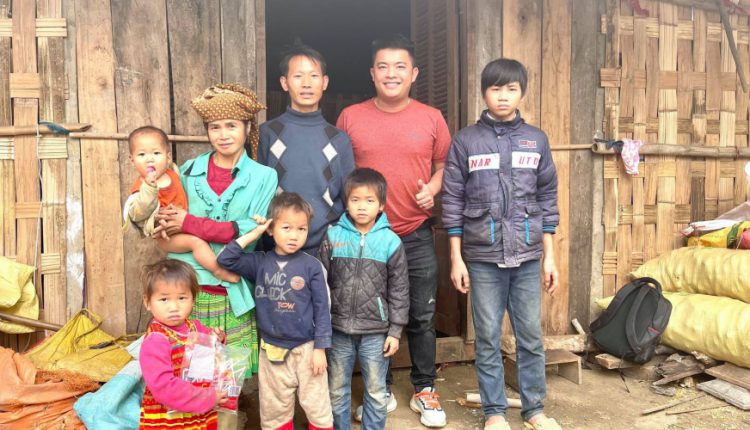 Vợ chồng anh Hải thường xuyên giúp đỡ, tặng quà đồng viên bà con ở các vùng khó khăn tại các tỉnh Tây Bắc.