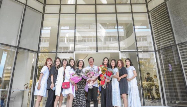 Gia đình ở Quảng Trị có 8 cô con gái 2 thạc sĩ, 6 cử nhân (5)