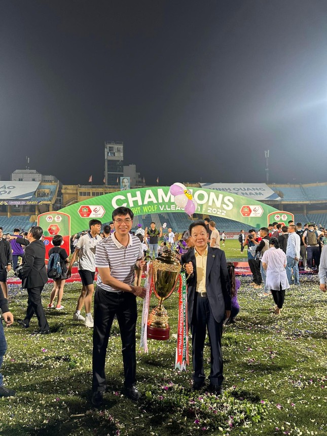 Đỗ Mỹ Linh cùng nhà chồng mừng CLB Hà Nội vô địch V-League ảnh 3