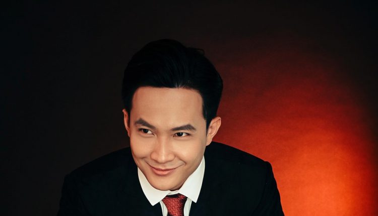 Diễn viên Phạm Hùng 2