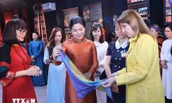Phu nhân Tổng Bí thư, Chủ tịch nước Tô Lâm và Phu nhân Tổng thống Panama tìm hiểu văn hóa các dân tộc Việt Nam