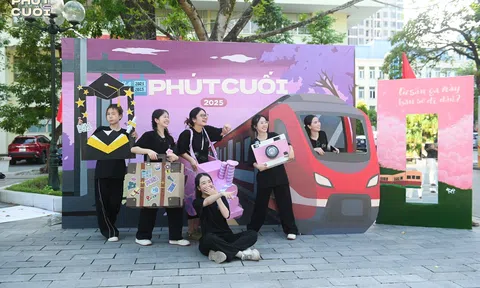 Photo booth Phút Cuối 2025: Sân ga lưu giữ ký ức tuổi trẻ