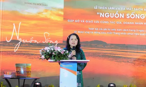 Tác giả Hoàng Thị Bích Thảo ra mắt sách ảnh Nguồn sống, ghi dấu hành trình hơn một thập kỷ “săn” mặt trời