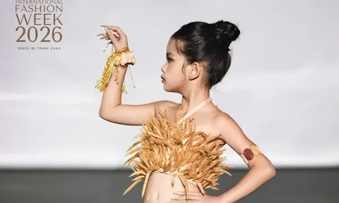 Nàng thơ Lê Gia Hân cùng NTK Trinh Châu viết tiếp hành trình nghệ thuật trên sân khấu quốc tế