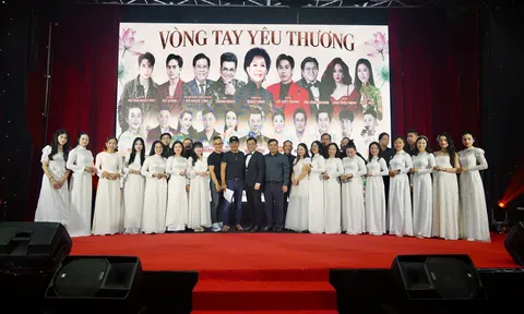Nhạc sĩ Trần Tuấn Kiệt chọn đứng phía sau sân khấu trong đêm nhạc thiện nguyện