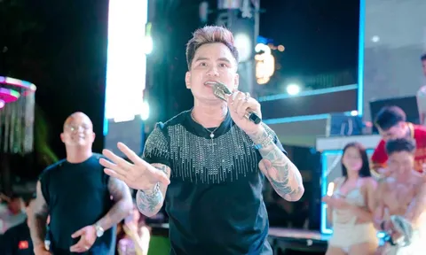 Lâm Chấn Huy: 25 năm ca hát vẫn đắt show trong và ngoài nước