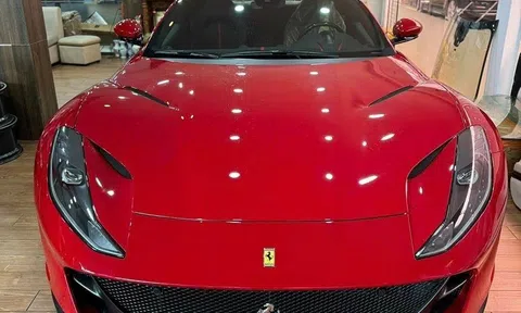 Cận cảnh siêu xe Ferrari 812 GTS vừa về Việt Nam, giá dự kiến khoảng 20 tỷ đồng