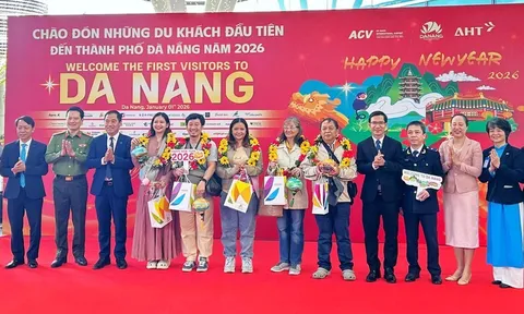 Các địa phương miền Trung tưng bừng chào đón du khách đầu tiên năm 2026