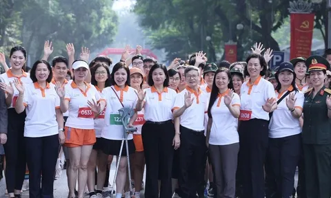 Gần 2.000 người chạy lan tỏa thông điệp vì môi trường không khói thuốc