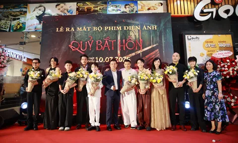 “Vua Bảo Đại” Ma Ran Đô cùng loạt sao Việt chúc mừng Quang Tuấn