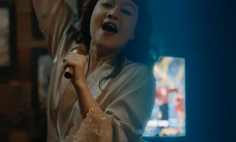 Nghệ sĩ Vân Dung bị “giết hại” vì hát karaoke quá nhiều