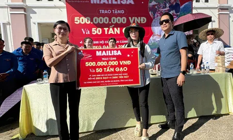 Doanh nhân Mailisa và Hoàng Kim Khánh trao tận tay 2500 bà con tại Cao Bằng 500 triệu tiền mặt và 50 tấn gạo