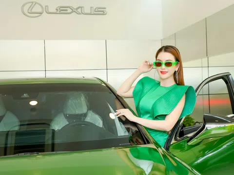 Nữ doanh nhân Phan Trúc Phượng tậu xế sang Lexus tiền tỷ