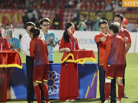 Phó Thủ tướng Vũ Đức Đam: ‘Hãy gọi tuyển nữ VN là nữ chiến binh sao vàng’