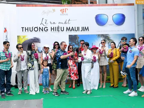 Dàn nghệ sĩ đến chúc mừng AR GROUP - Đại diện chính thức thương hiệu mắt kính Maui Jim tại Việt Nam