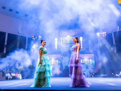 Model nhí Nguyễn Gia Linh catwalk thần thái bên Hoa hậu thế giới Lương Thuỳ Linh tại Gala Toả sáng thiên thần nhí