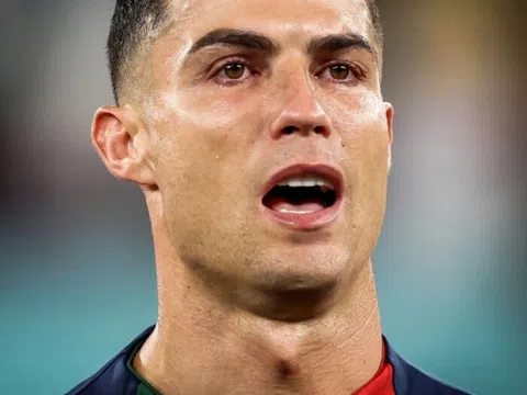 Lập 2 kỷ lục World Cup, Ronaldo tái hiện khoảnh khắc xúc động nhất của Công Vinh