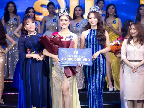 Nghệ nhân Kim hoàn Quốc gia Hồ Thị Thanh Hương trao vương miện Miss Siu 2023